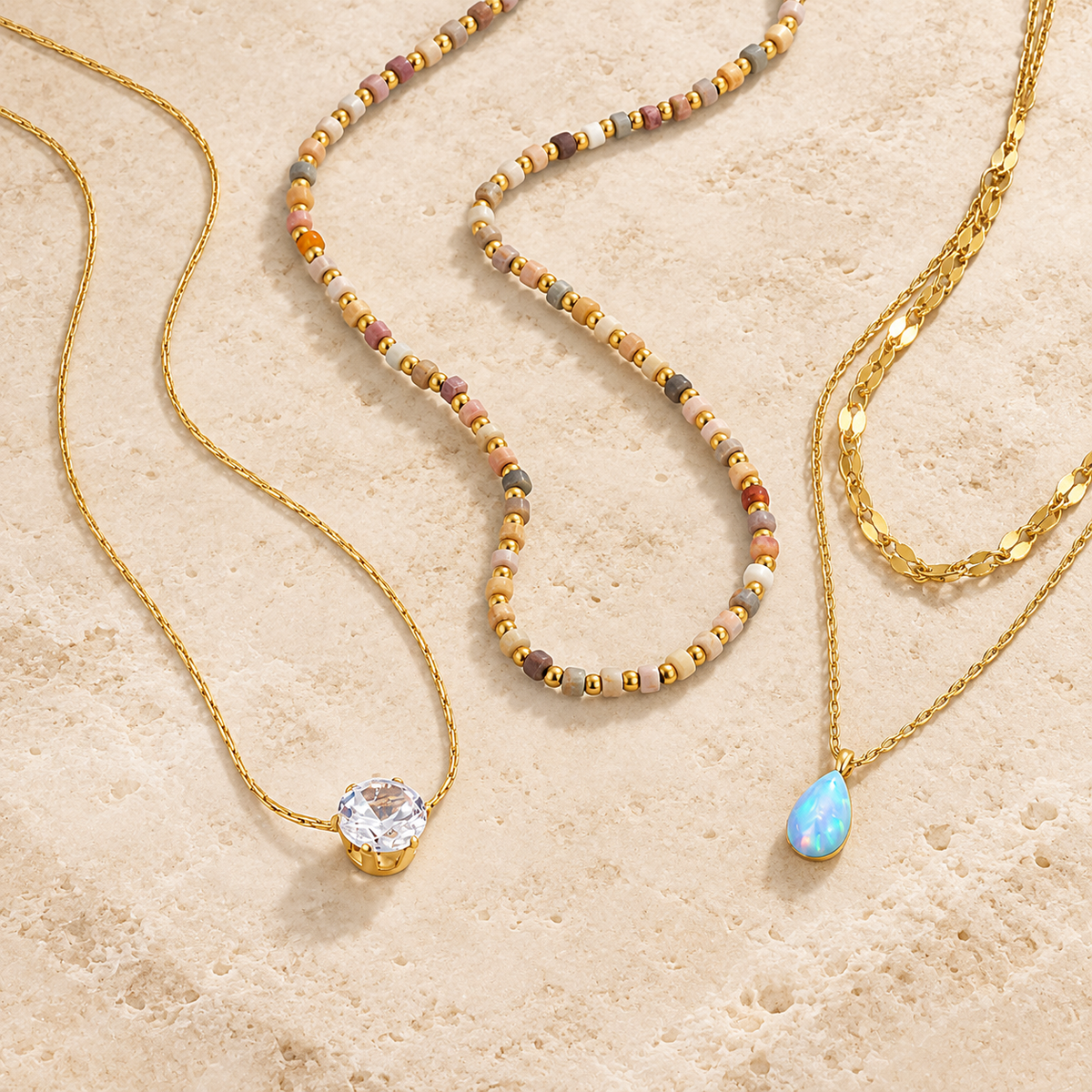 Selección de joyas de la colección GOLD NECKLACES de Aura del Sol