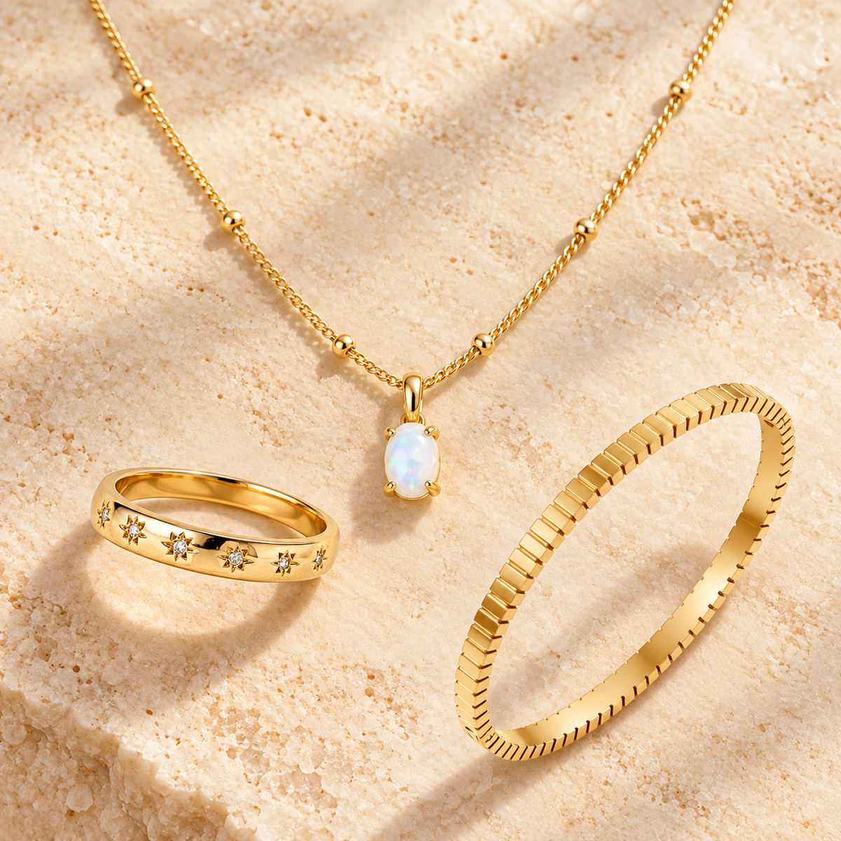 Colección Oro: collar, anillo y pulsera en tonos dorados