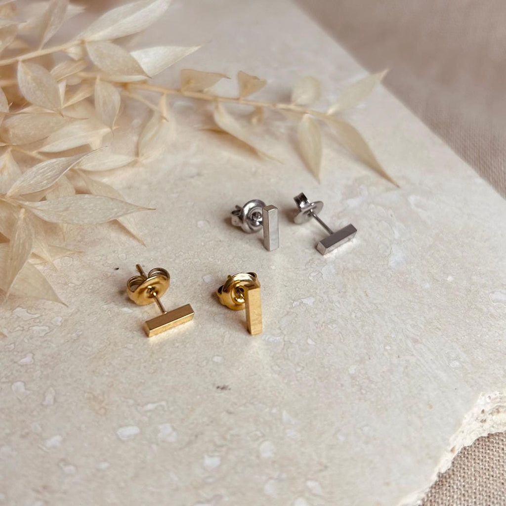 Pendientes de barra minimalistas para el día a día