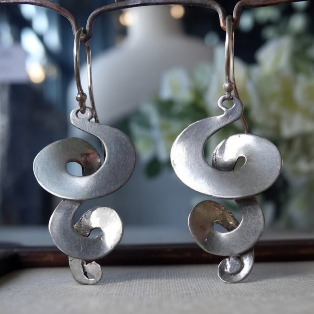 Pendientes de espiral vintage plateados