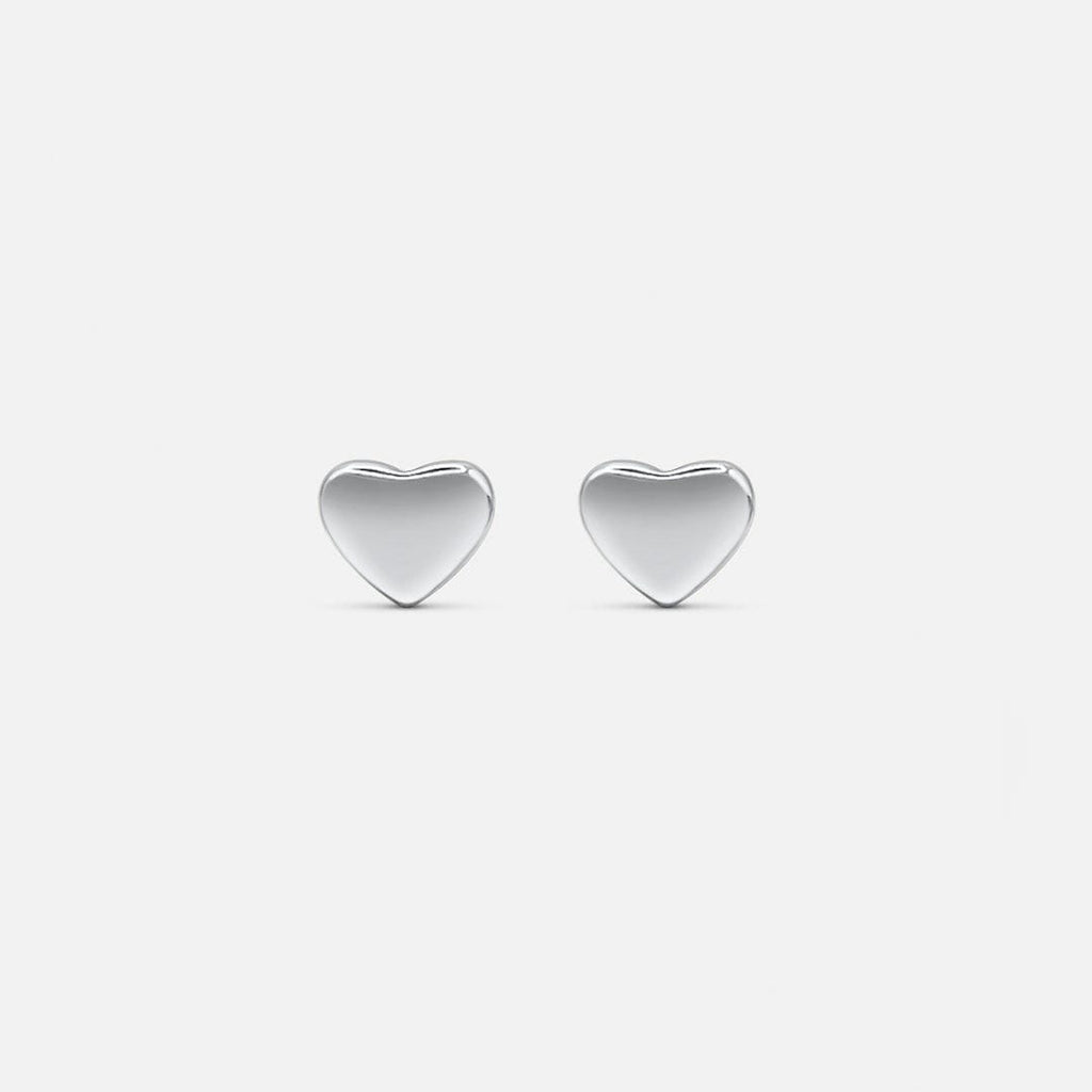 Elegantes pendientes de plata con forma de mini corazón