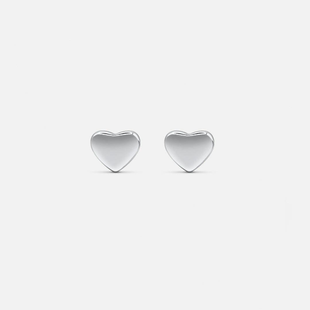 Elegantes pendientes de plata con forma de mini corazón
