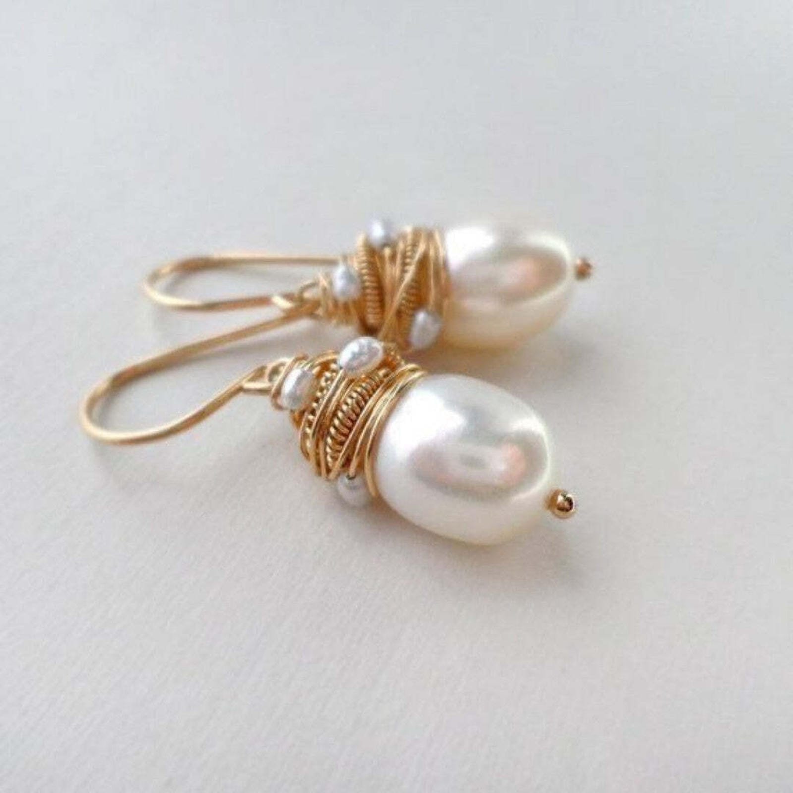 Pendientes vintage de perlas e hilo dorado