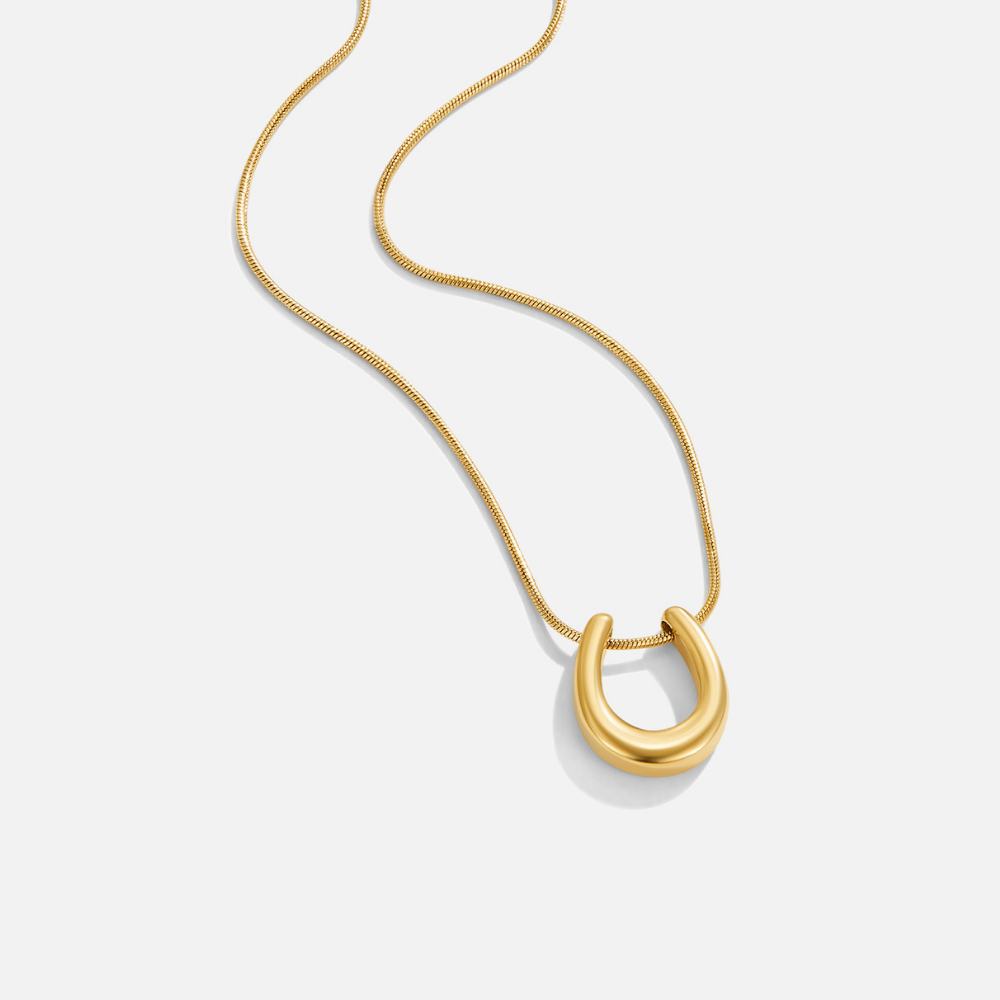 Collar de herradura dorada