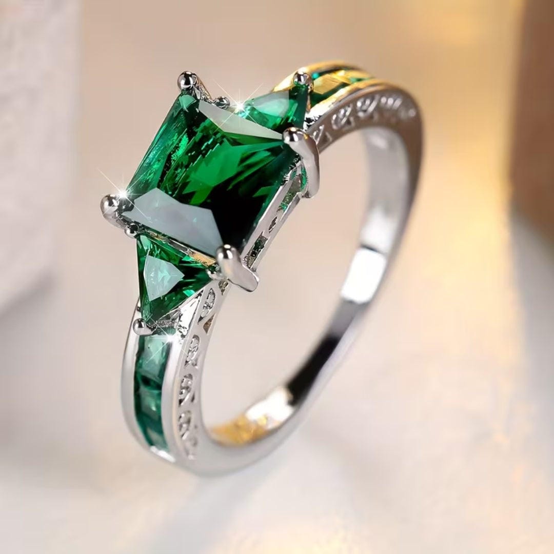 Anillo Llamativo de Corte Princesa Esmeralda