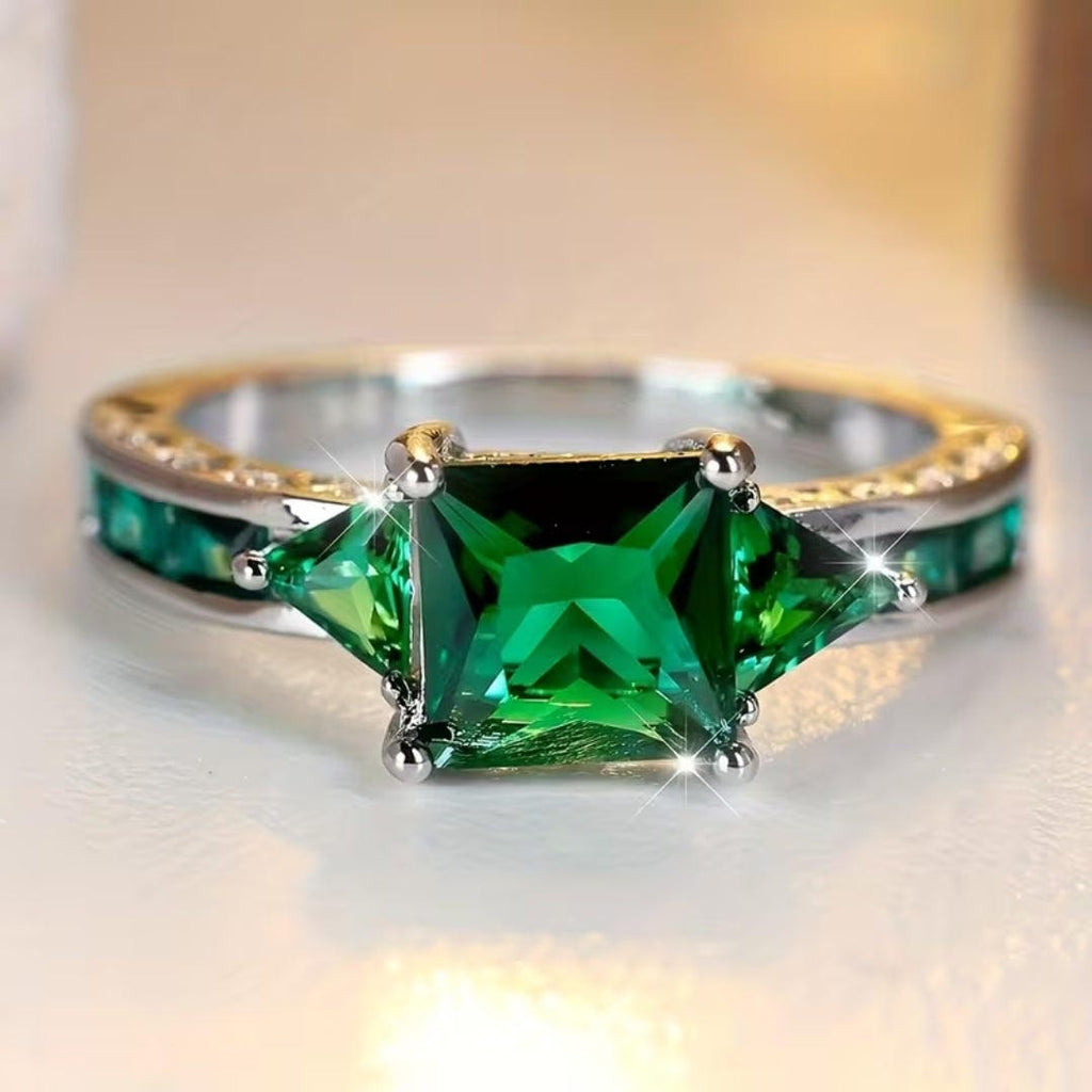 Anillo Llamativo de Corte Princesa Esmeralda