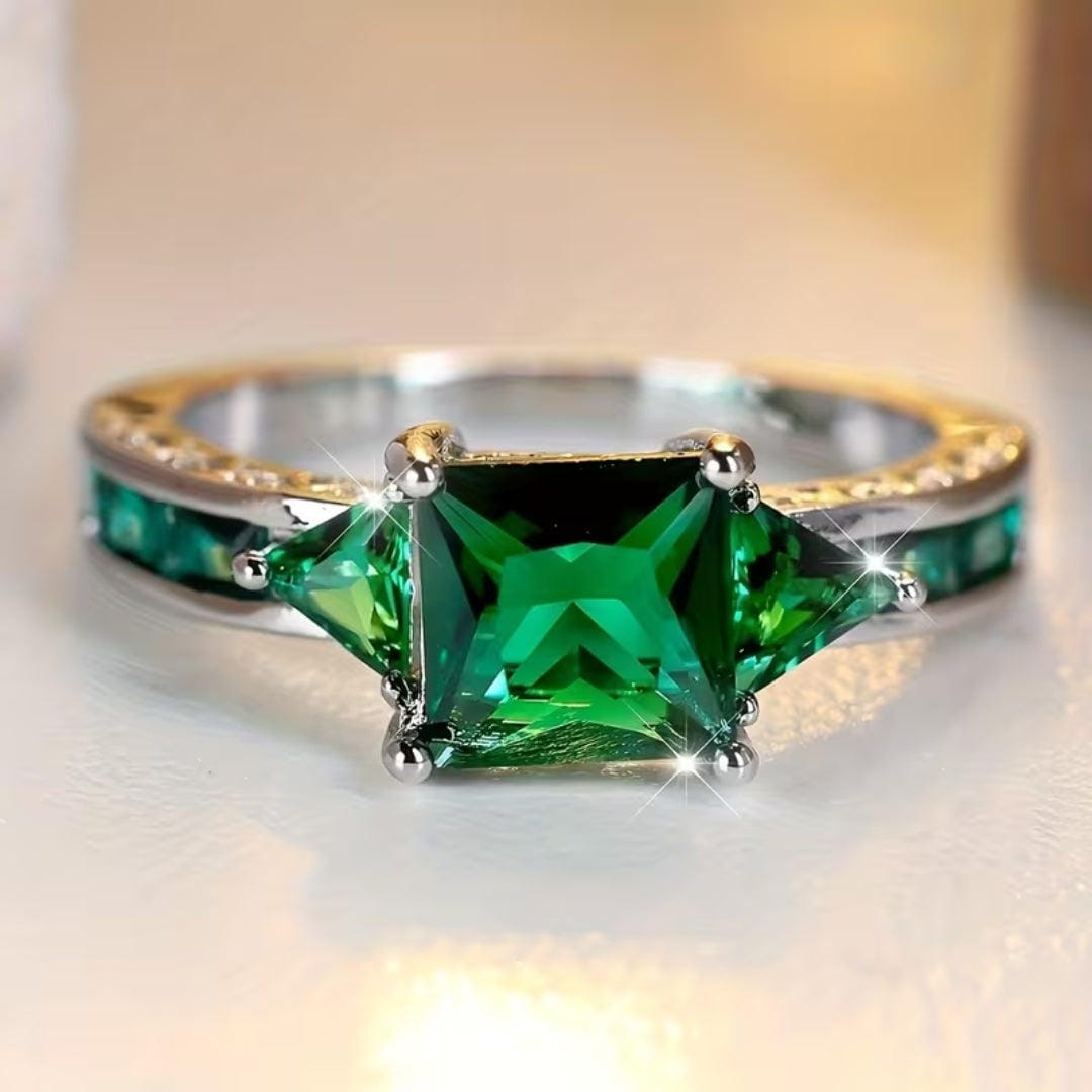 Anillo Llamativo de Corte Princesa Esmeralda