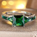 Anillo Llamativo de Corte Princesa Esmeralda