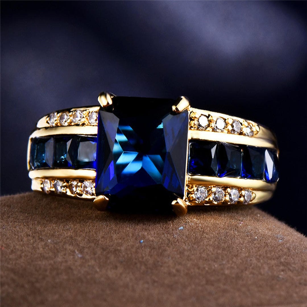 Anillo de piedras preciosas «Elegancia real»
