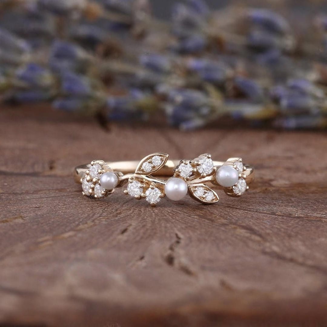 Anillo de Perlas de Agua Dulce y Flores en Rama