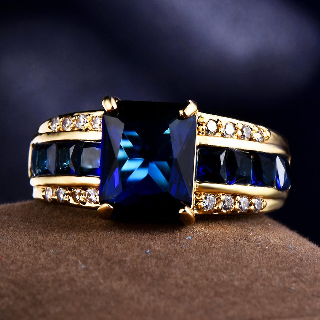 Anillo Pétalo de Terciopelo Zafiro