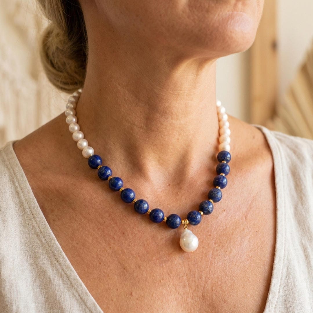 Collar con colgante de perlas Midnight Lapis