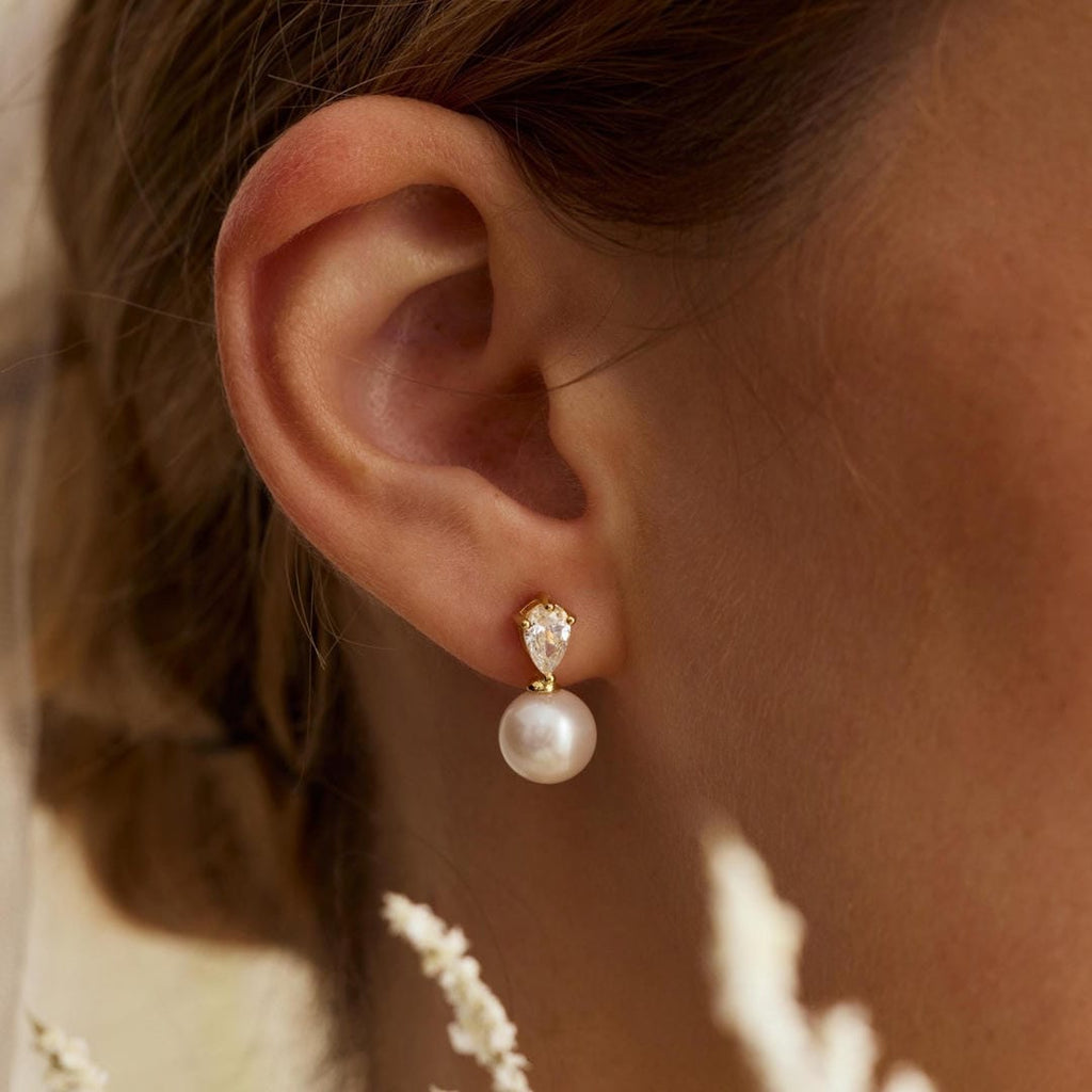 Pendientes clásicos de perlas con forma de lágrima