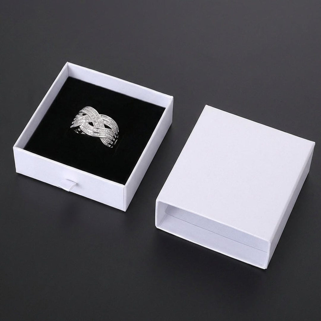 Anillo de circonita con diseño de ondas cruzadas