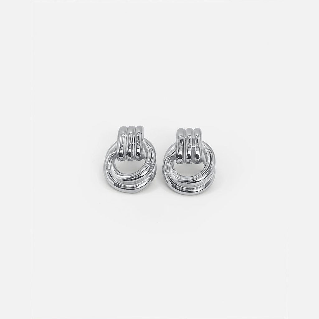 Pendientes de nudo entrelazado de plata elegante