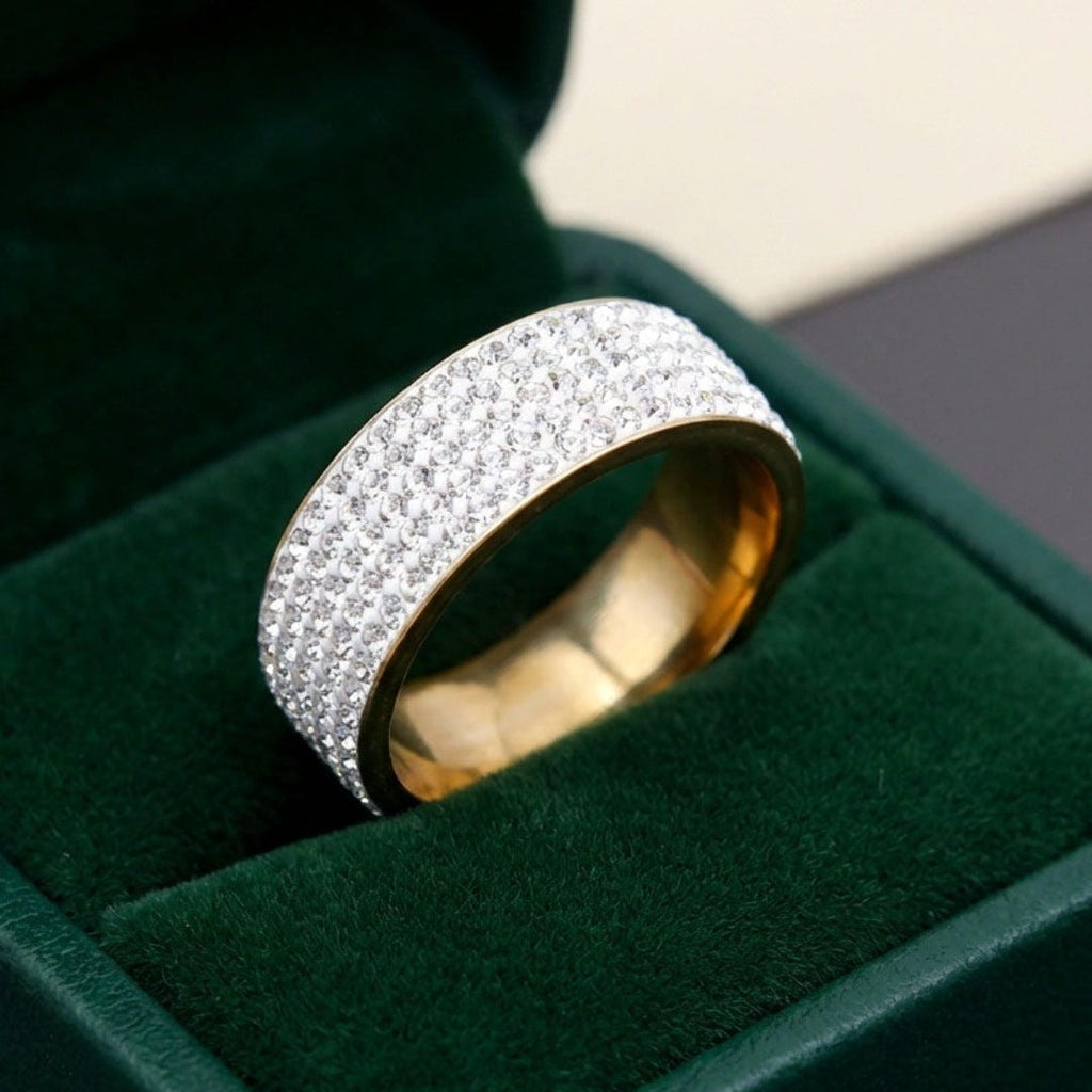 Anillo Pavelli con banda de cristal
