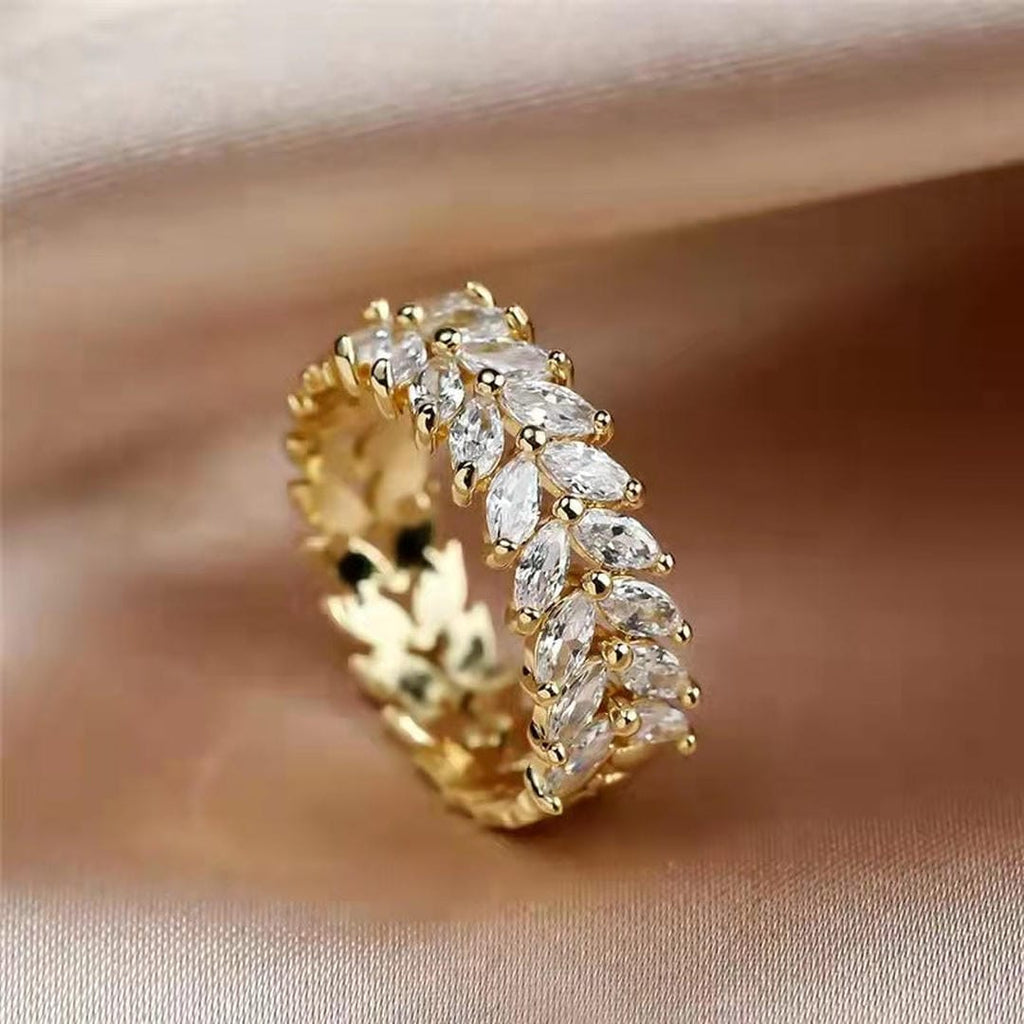 Anillo de lujo de cristal con hoja blanca