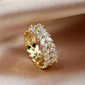 Anillo de lujo de cristal con hoja blanca