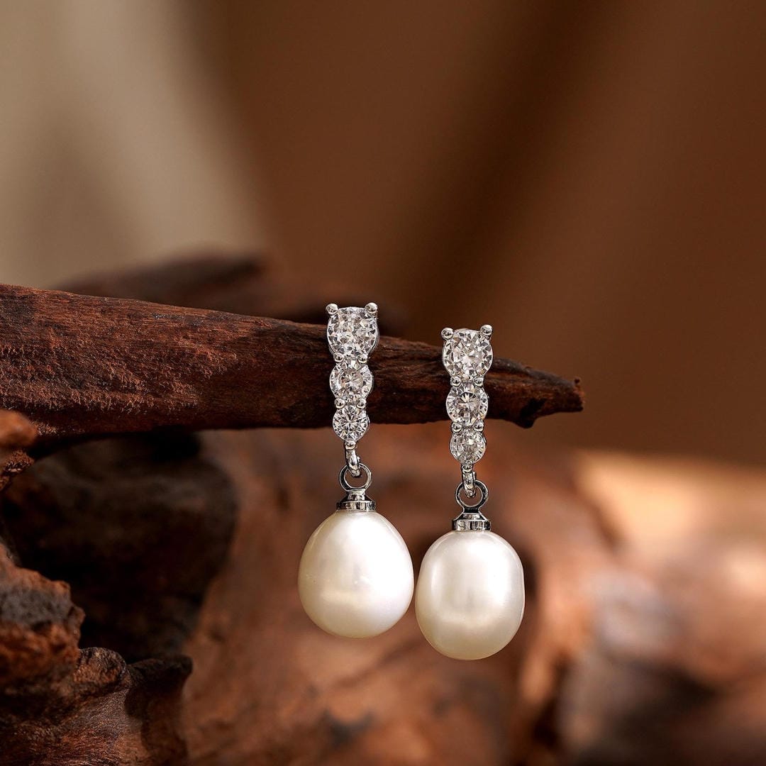 Pendientes de perlas con tres circonitas engastadas
