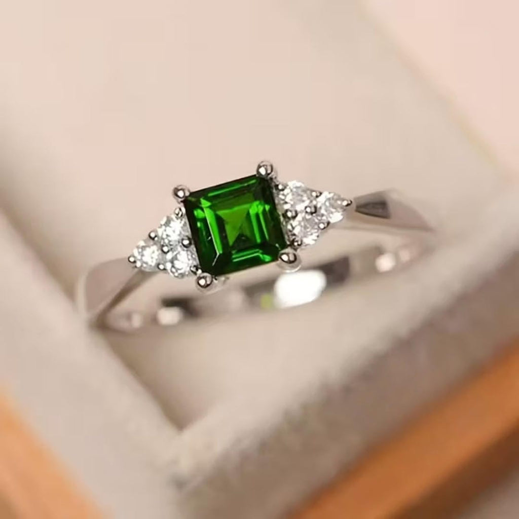 Anillo Solitario Verde Esmeralda