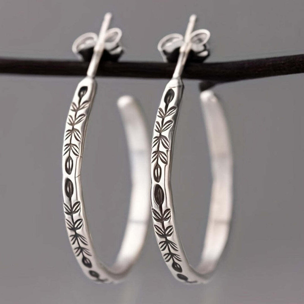 Pendientes de aro plateados y elegantes