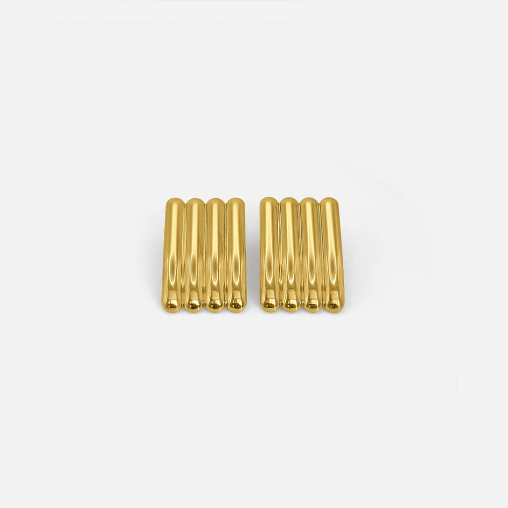 Pendientes largos acanalados de oro artístico