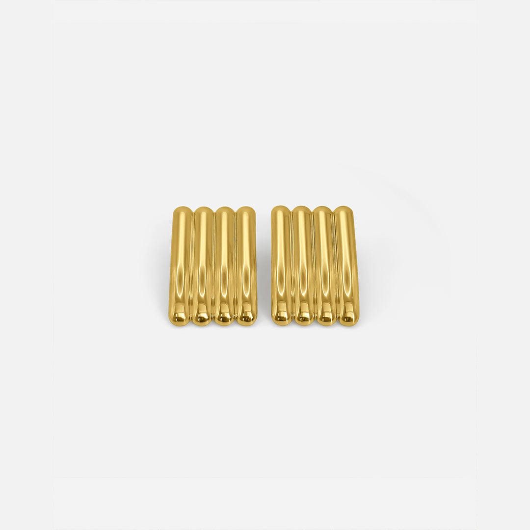 Pendientes largos acanalados de oro artístico