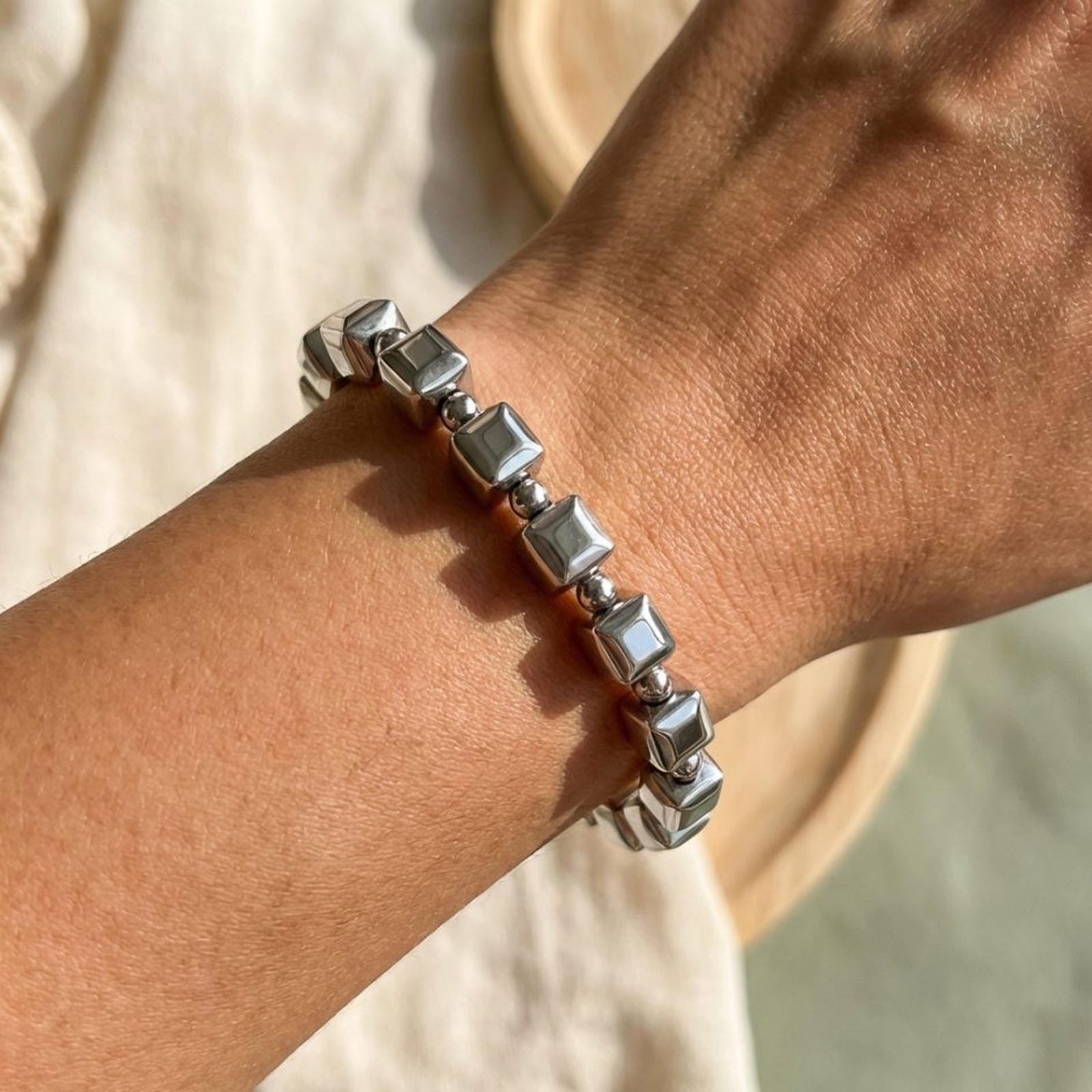 Pulsera vintage de plata con cuentas cúbicas