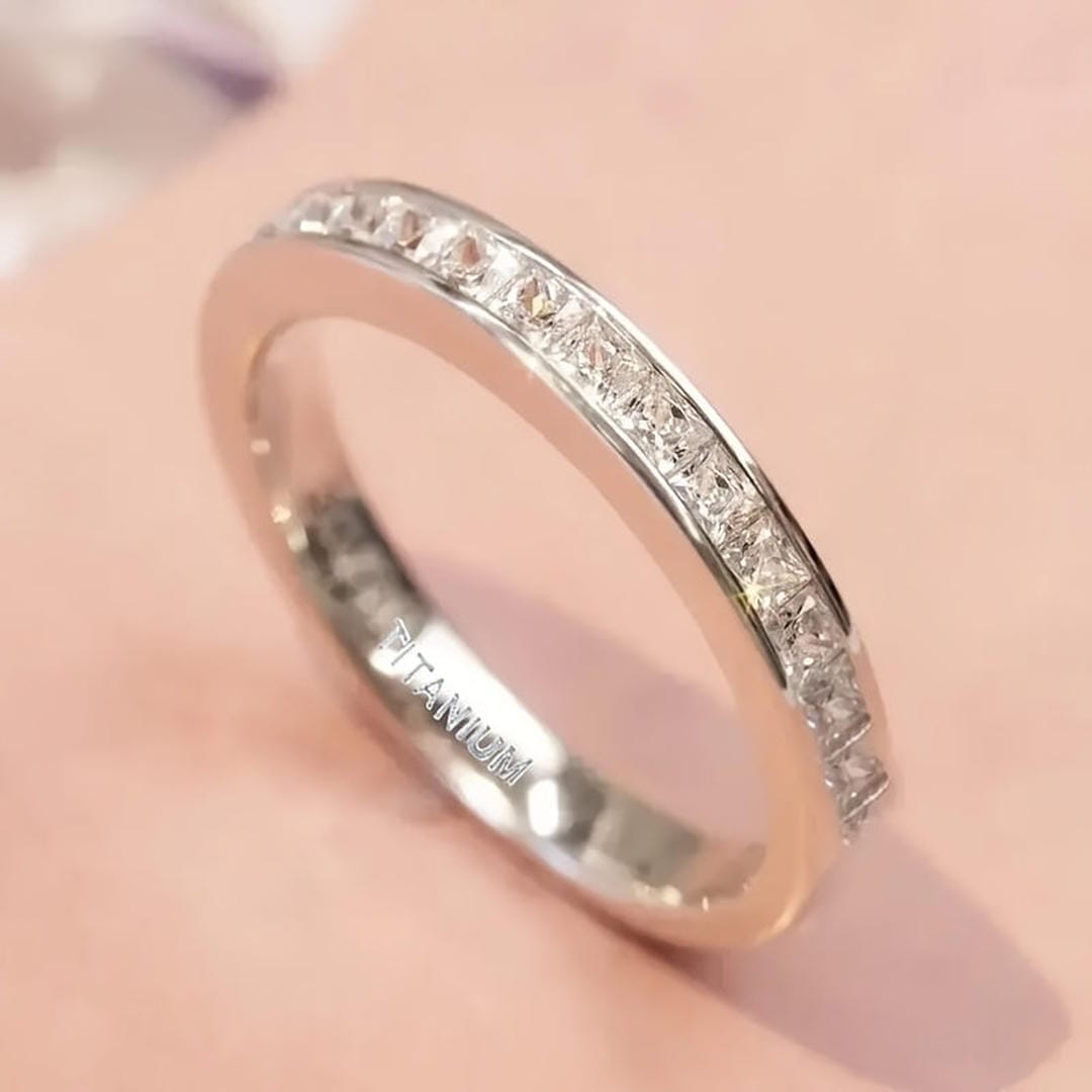 Anillo apilable de princesa de canal