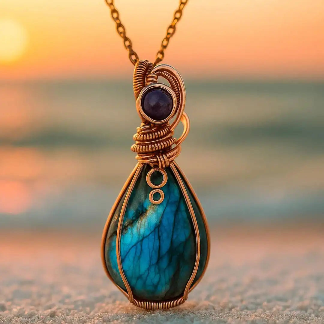 Sirena Antigua – Collar Dorado Con Colgante Hecho a Mano