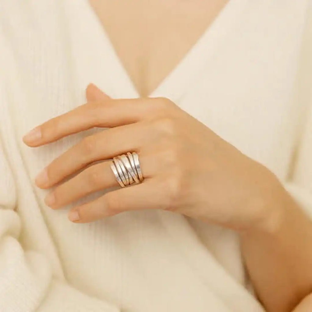 Anillo grueso de plata de capas vintage