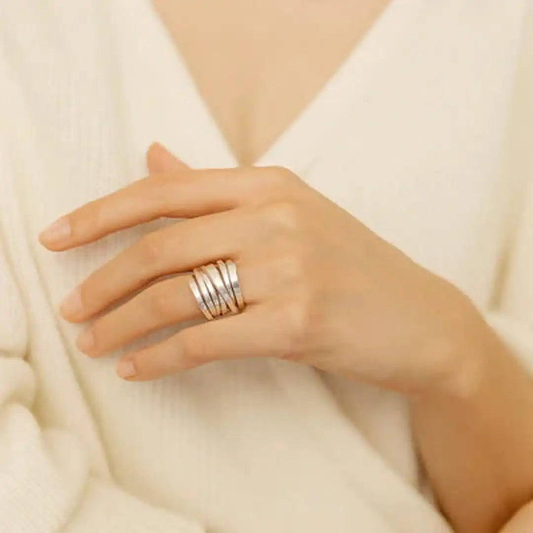 Anillo grueso de plata de capas vintage