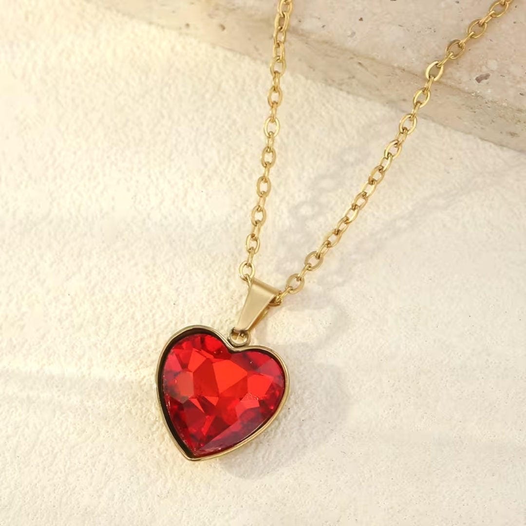 Collar con colgante de corazón de esmeralda