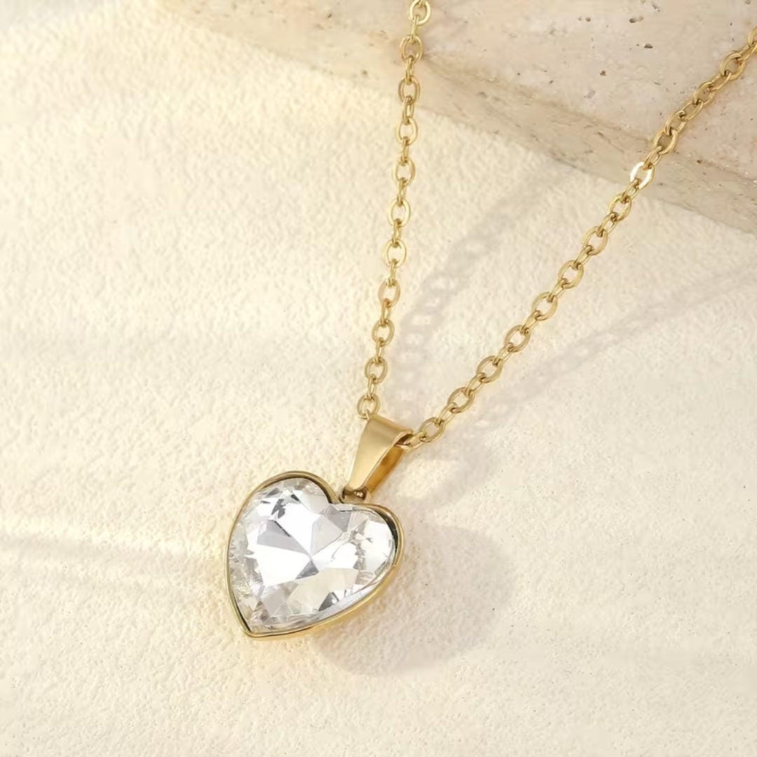 Collar con colgante de corazón de esmeralda