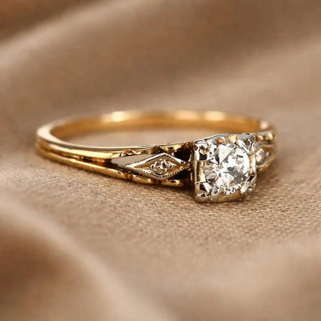 Anillo vintage de oro fino con circonia