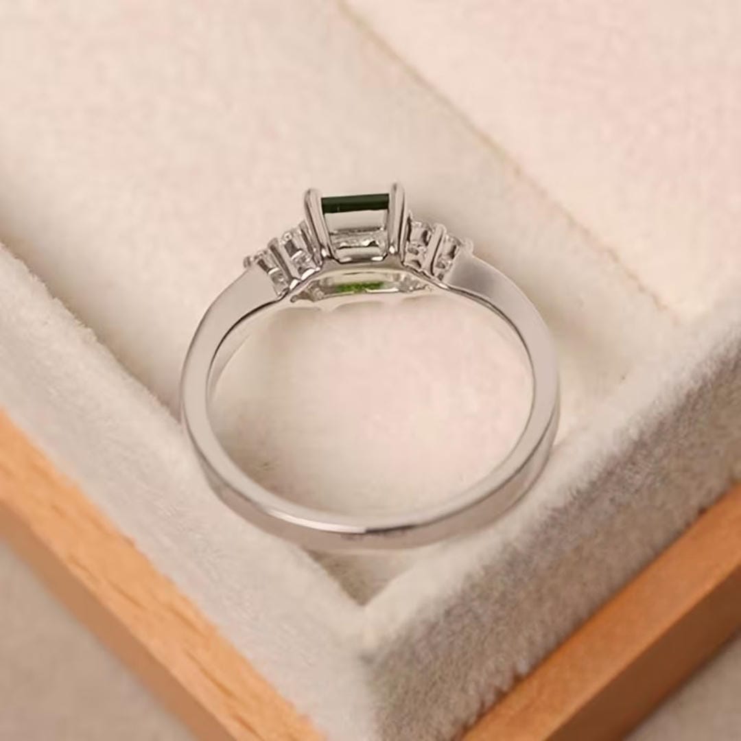 Anillo Solitario Verde Esmeralda
