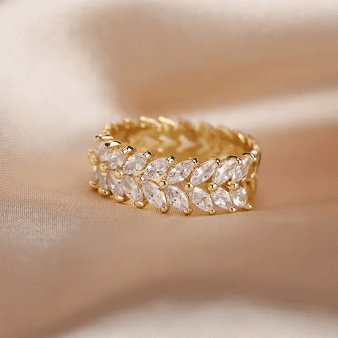 Anillo de lujo de cristal con hoja blanca