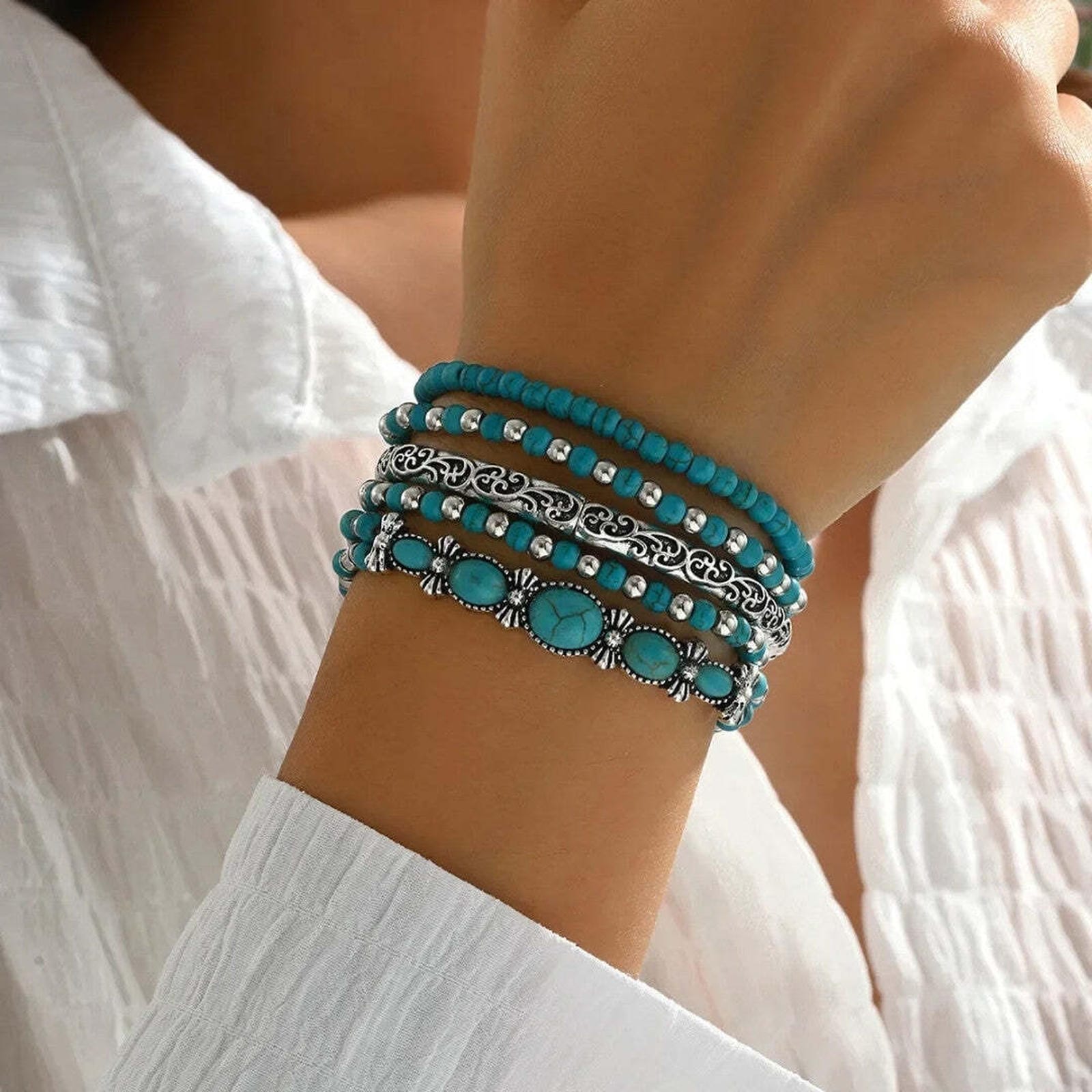 Set de pulseras estilo boho con cuentas turquesas