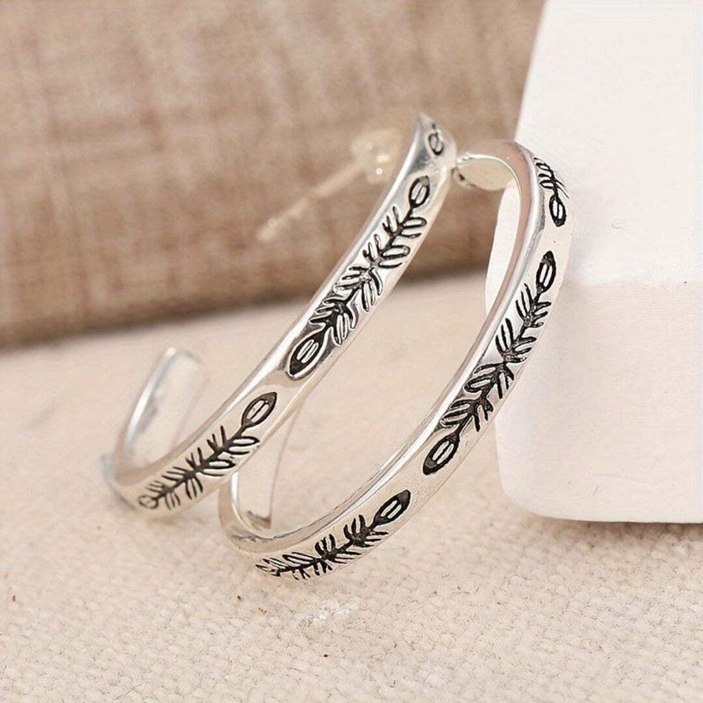 Pendientes de aro plateados y elegantes