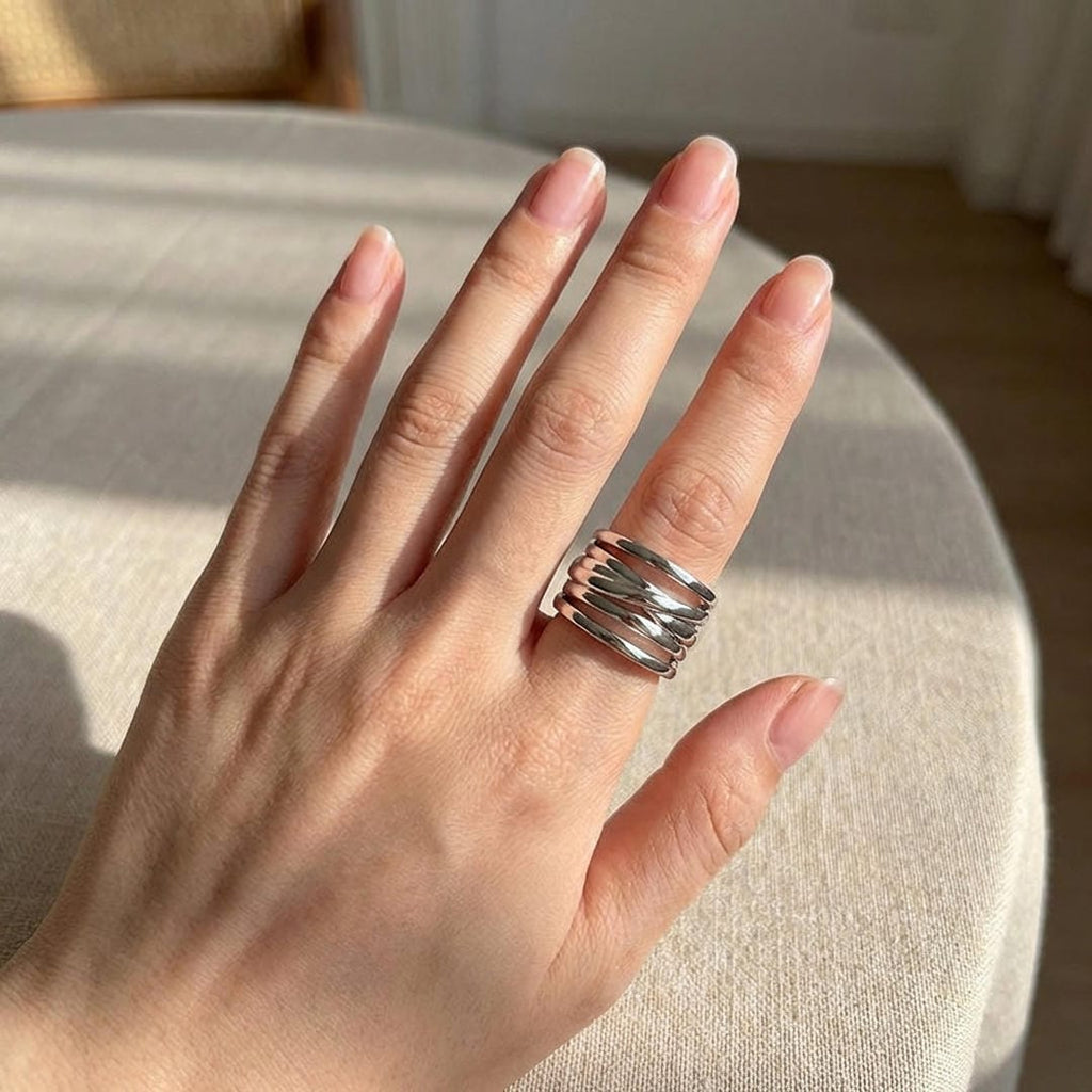 Anillo de plata antiguo en capas