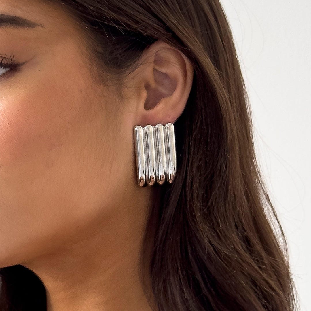 Pendientes largos acanalados de plata artística