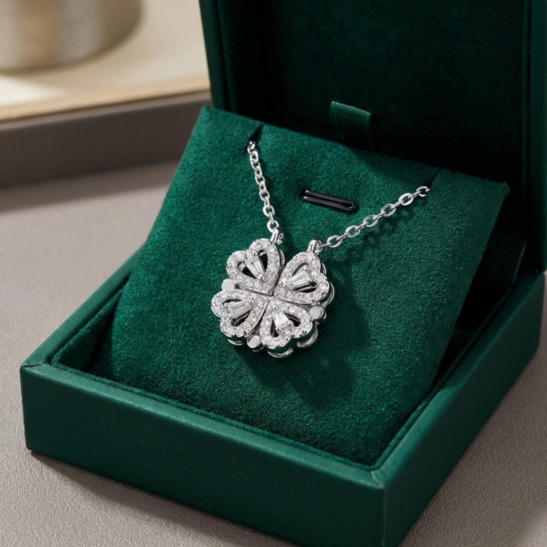 Collar Trébol Dorado con Colgante de Corazón de Piedra de Zircón