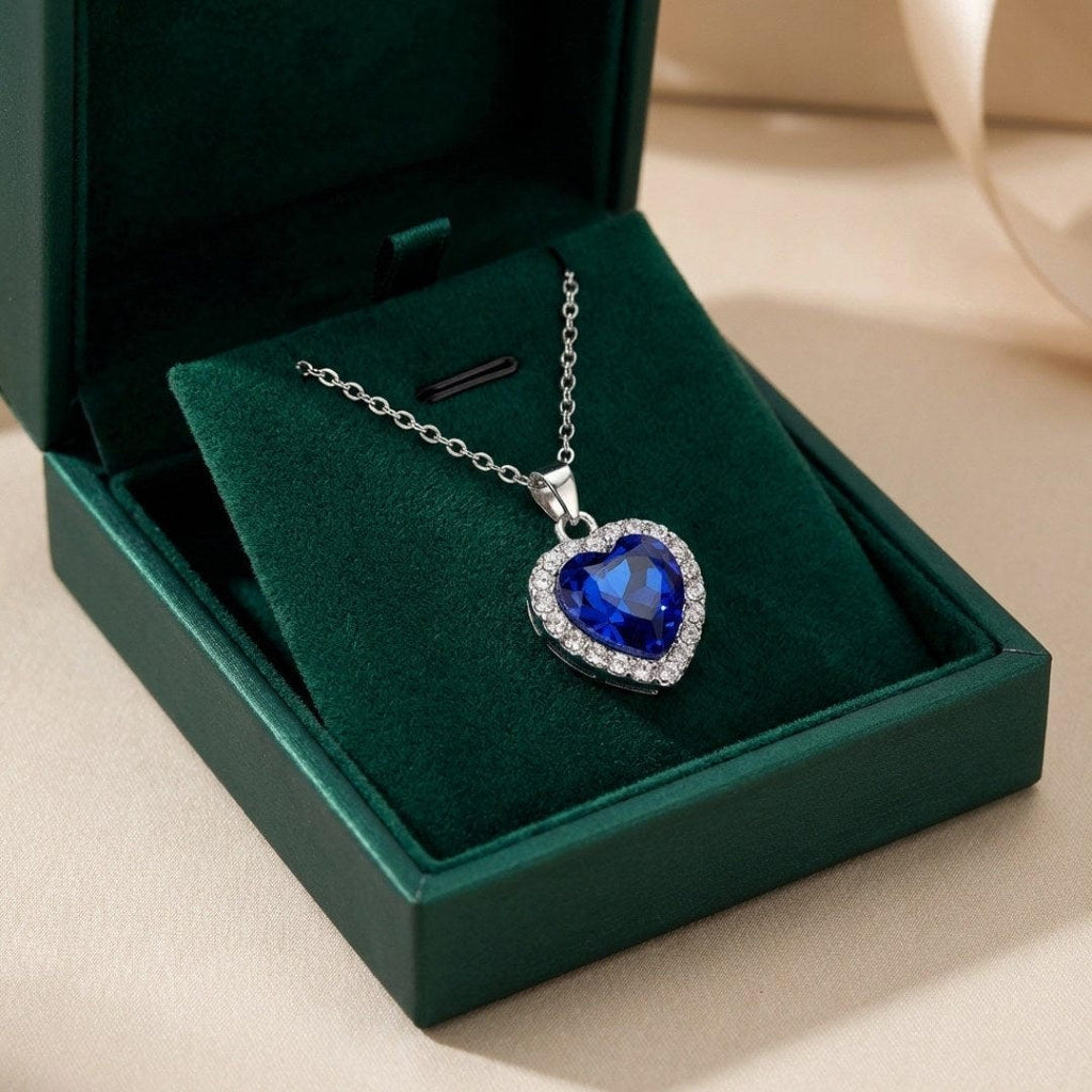 Collar con colgante de corazón de zafiro