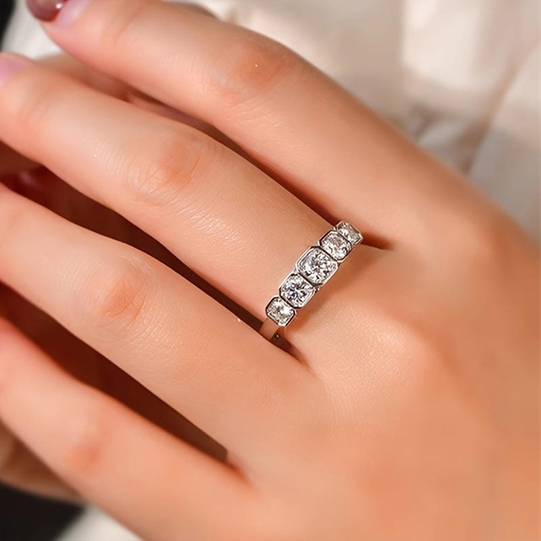 Anillo de eternidad vintage con bisel de cristal