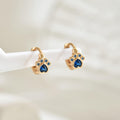 Pendientes Huggie Pata de Zafiro