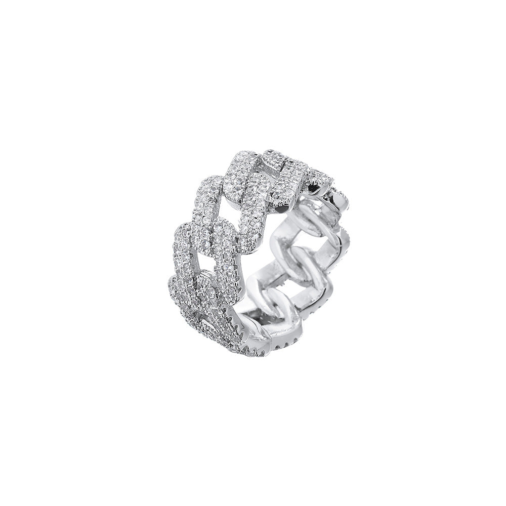 Elegante anillo con incrustaciones de circonita dorada y plateada