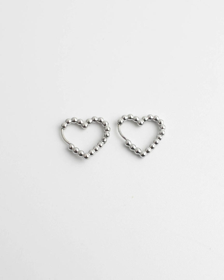 Pendientes de aro con corazón de cuentas