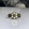 Anillo vintage con cuentas verdes y forma de flor