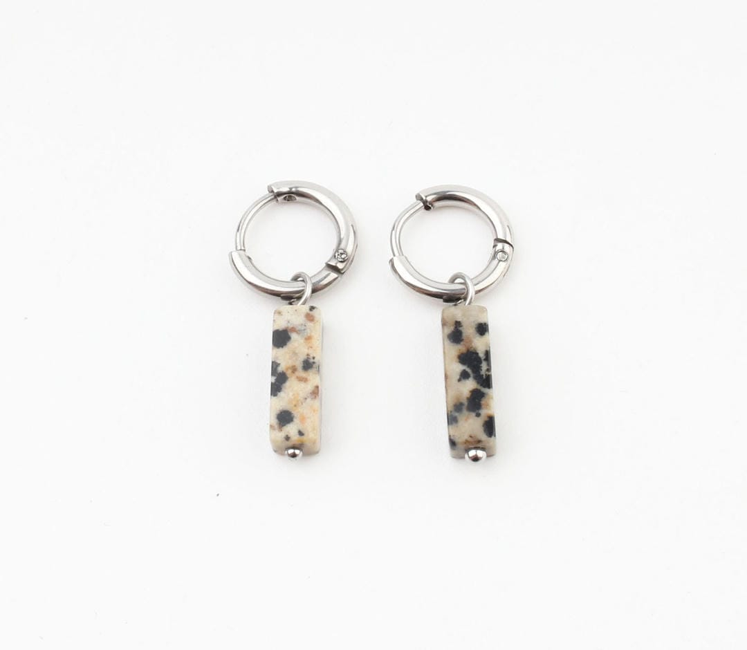 Pendientes de barra de piedra tonificada