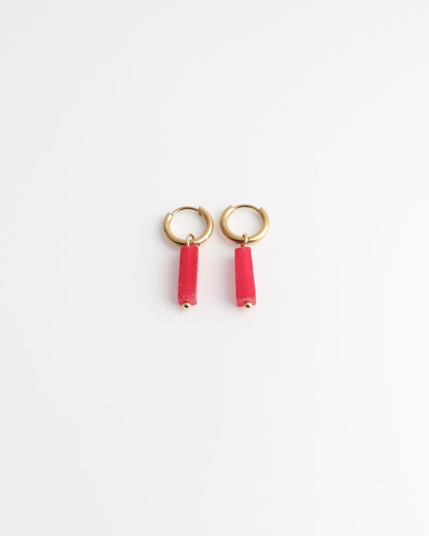 Pendientes de barra de piedra tonificada